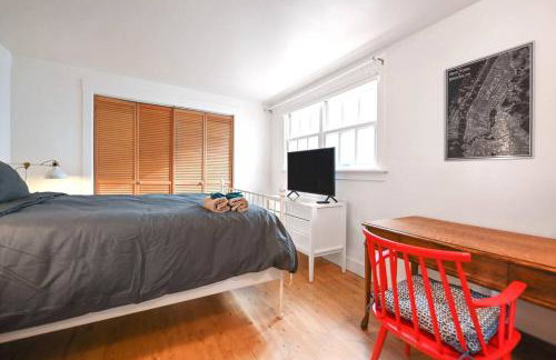 Front House 3 bedroom flat nice street, walk to BART, shops - Photo 17