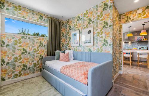 Whimsical Oasis Retreat by Rather Be Properties - Foto 52