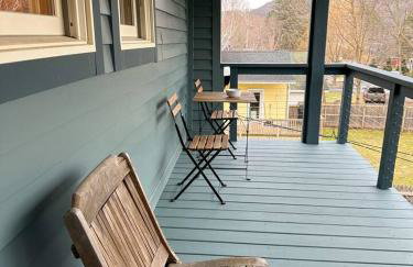 Spacious Arts Crafts Village Home Perfect Summer Base Near Trails Events - Foto 30