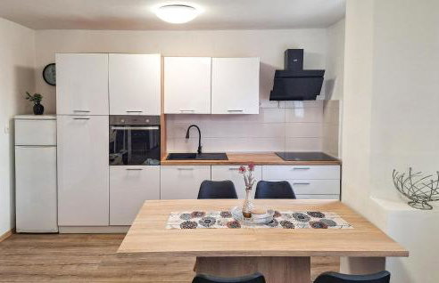 1 Bedroom Amazing Apartment In Nevidane - Foto 6