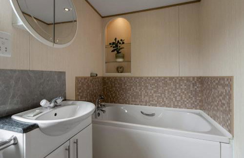 Greendale Splash Escape - No Commercial Sign written Vehicles,Fishing Nearby & Communal Swimming Pool Open April to September - Foto 34