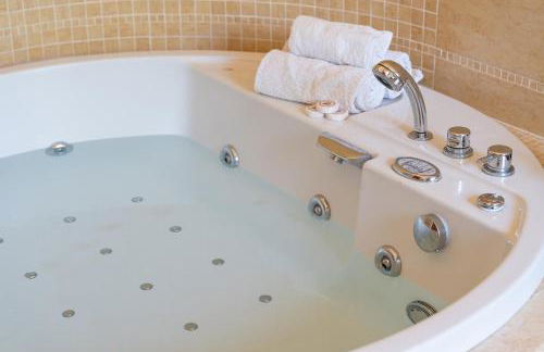 Villa Dolce Vita - Vista Colline, Jacuzzi, 3Suites & 5min dal mare - Foto 6