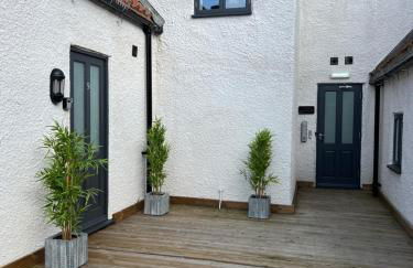 9 Plants Yard - Photo 1