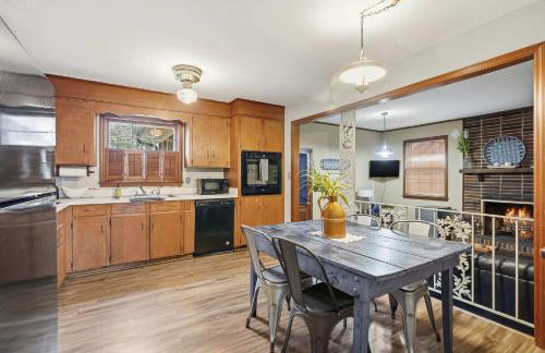5BR Woodland Retreat on 7 Acres with a Pond - Photo 9