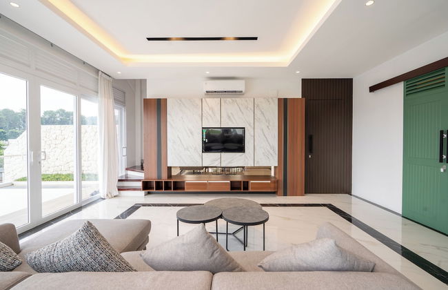 Royal Urban Resort - Photo 7