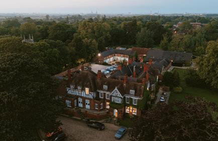 Healing Manor Hotel - Photo 3