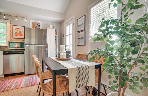 4 Mi to Bristol Beach! Coastal Retreat with Pond - Foto 6