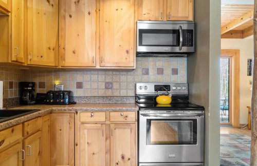 Cozy 2BR with Great Views Near Trails - Photo 8