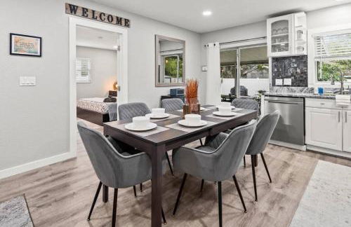 Adventure Awaits in Tampa Bay with Beautiful Decor 4BR with Backyard Oasis Near Busch Gardens & Adventure Island - Foto 26