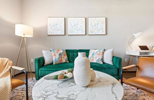 Modern 2BR/2BA in Irvine Pool & Gym - Foto 1