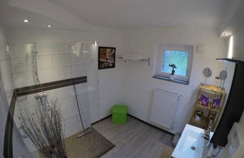 4 Sterne Ferienwohnung Schlossblick Sauna Pool Whirlpool pri - Foto 21