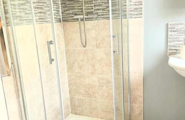 Artistic, Bright & Spacious 3 Bedroom Home - Foto 8