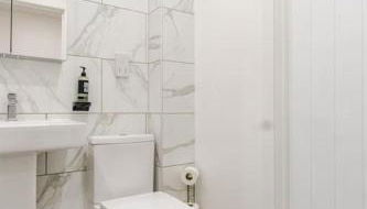 Bridge Court by Sterling Edge Apartments - Luxury Aparthotel - Stylish 1-bed Apartments - Balcony with Canal View or Private Garden - Free Parking - Foto 5