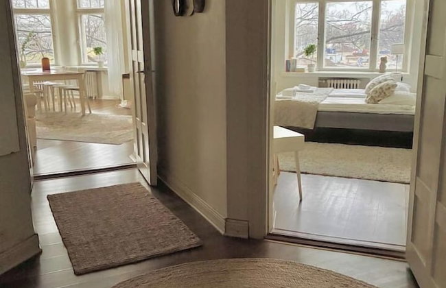 2ndhomes Charming 2BR Home w Balcony - Foto 31