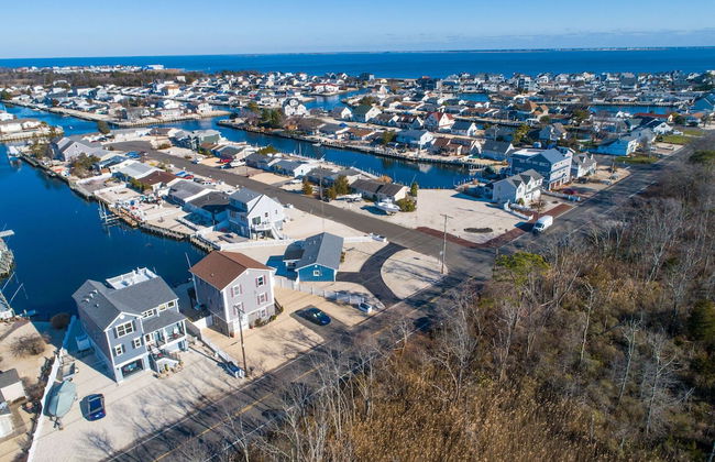 Waterfront Beach House - Photo 36