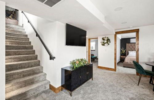 Great Falls Premier Retreat by Wrecked & Refined Stunning Views Hot Tub Family Fun - Foto 17