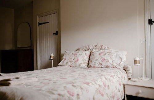 Manor Estate - Two Accommodation Wings - Sleeps 14 - Foto 32