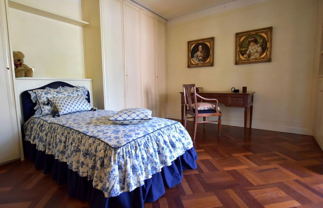 Luxurious Villa in Lombardy with Garden & Hot Tub - Photo 8