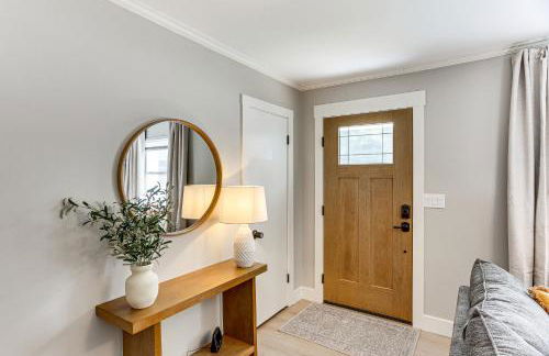 Modern Retreat with Fire Pit Near Harrison Bay! - Foto 6