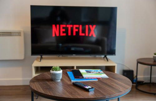 Spacious Apartment in Woking Town Centre - Photo 19