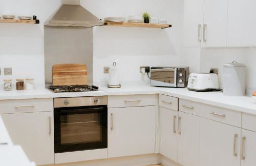 Marine Cottage 2 - With Private Hot Tub - Foto 12