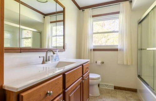 100 Acre Red Brick Ranch Hocking Hills Cabin Hot Tub 12 - Foto 25