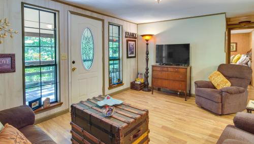 Pet-Friendly Elkins Vacation Rental with Decks! - Foto 4