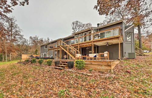 Lakefront Rogers Getaway with Hot Tub and Deck! - Foto 38