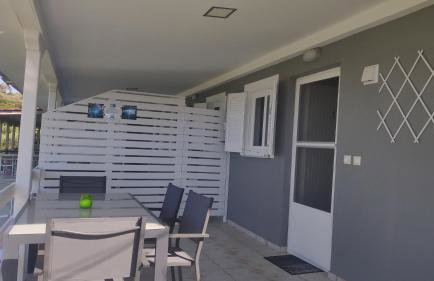 Garlis Apartments - Photo 7