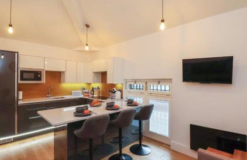 Evening Star Engine Shed - Photo 6