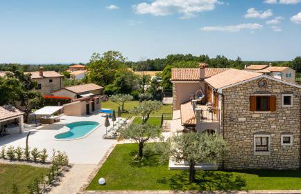 Rustic villa Marijanin Vrt with pool in Tinjan - Foto 1