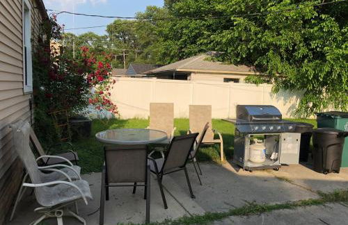 Super Cute & Cool Home with 65Inch TV 2Baths 4 Bedrooms 2King Beds BBQ Grill Fenced Backyard - Foto 68