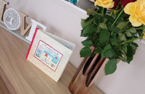 3-Bed Lodge with SeaView-Fireplace-Garden-FreeP - Photo 9