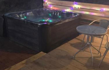 Beautiful Wooden tiny house, Glamping cabin with hot tub 3 - Photo 23