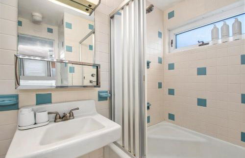 Tahanan - Cozy 4BD Near Downtown & UND - Gameroom - Foto 20