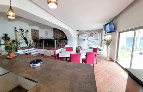 VILLA avec piscine - 4 chambres - parking - calme - Foto 7