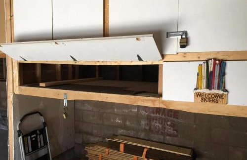 Mammoth Basecamp Condo with Views near Village with AC and Fireplace - Foto 25