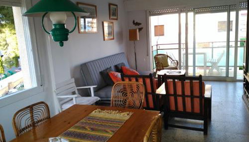 SPACIOUS FLAT WITH SEA VIEWS, FOR 8 PEOPLE WITH 3 BEDROOMS, 2 BATHROOMS and NEXT TO THE BEACH!! - Foto 2