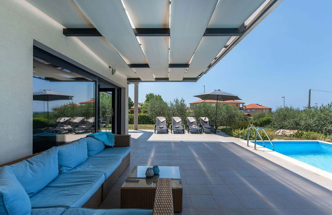 Modern Villa With Pool, Covered Terrace and sea View - Foto 13