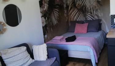 Petit cocon avec terrasse - Photo 4