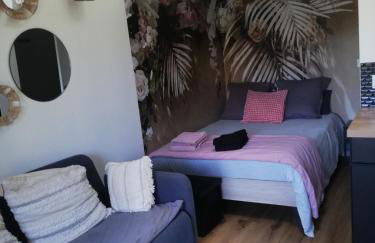 Petit cocon avec terrasse - Photo 4