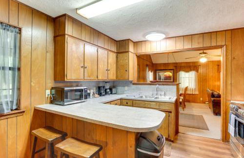 Cozy Oklahoma Retreat with Patio, Fire Pit and Grill! - Foto 1