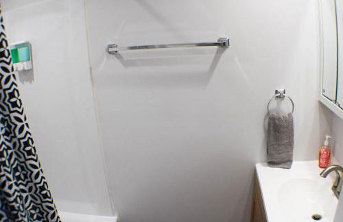 2BR - Parking - 5 Min to North Shore! - Foto 21