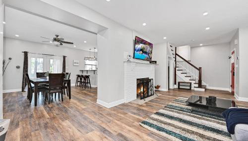 Book Now, Lounge & Cozy Pergola Vibes Lounge & Grill, Sleeps 12 - Foto 5
