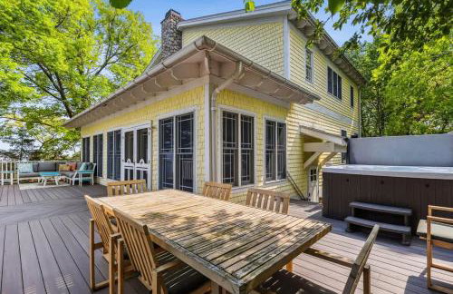 Coastal Cottage by Juniper Holiday + Home - Photo 10