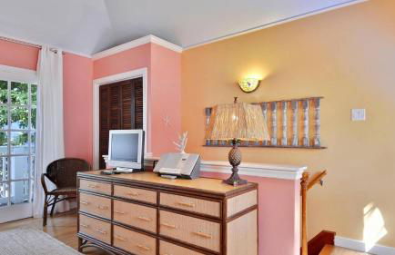 Tranquility by Avantstay Close to Duval St w/ BBQ & Shared Pool - Photo 34