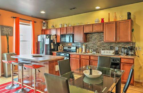 Urban Escape with Patio - 2 Mi to Downtown Detroit! - Foto 7