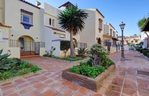 Luxury modern beachfront 3 bed gated community townhouse with pool, sun terrace, sea views close to all amenities - Photo 16