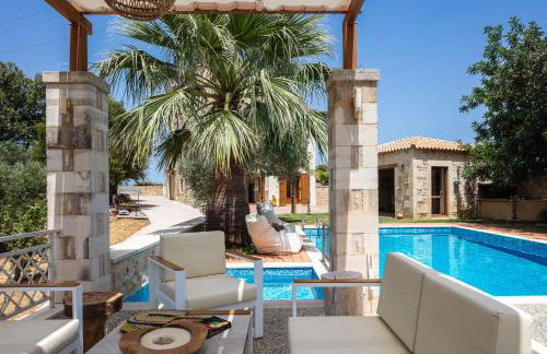 Saridakis Villa, Multi-Generational Escape & Pool, By ThinkVilla - Foto 5