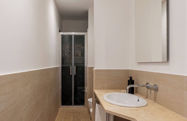 JOIVY Exclusive 2-Bedroom Villa with Private Garden - 5 minutes from the Colosseum - Photo 95